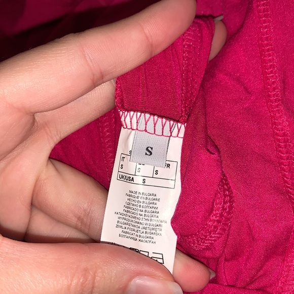 Intimissi Magenta Top Size small - Picture 5 of 6